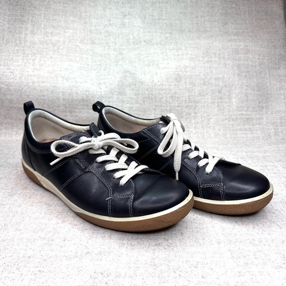 Ecco Chase II Rip Tech black leather lace up sneakers comfy shoes sz 39 (8.5-9) - Picture 1 of 9